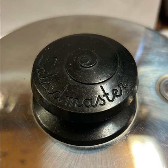 Stainless Steel Saucepan with Lid - Picture 2 of 5